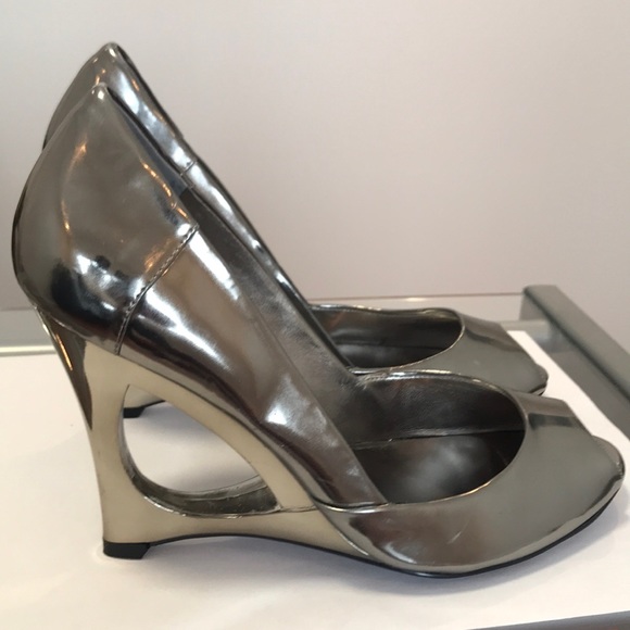 Guess by Marciano. Peep toe, cut out pump. Never worn. - Picture 1 of 7